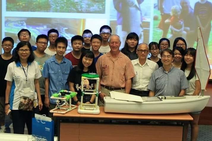 道格·莱文与台湾的学生和同事